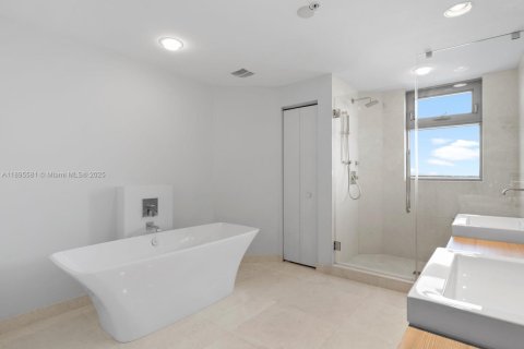 Condominio en venta en North Miami Beach, Florida, 2 dormitorios, 167.97 m2 № 2014559 - foto 26