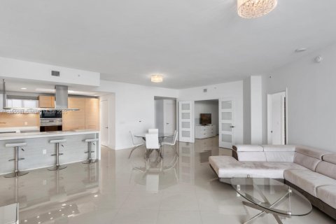 Condominio en venta en North Miami Beach, Florida, 2 dormitorios, 167.97 m2 № 2014559 - foto 9