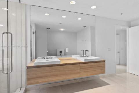 Condominio en venta en North Miami Beach, Florida, 2 dormitorios, 167.97 m2 № 2014559 - foto 29
