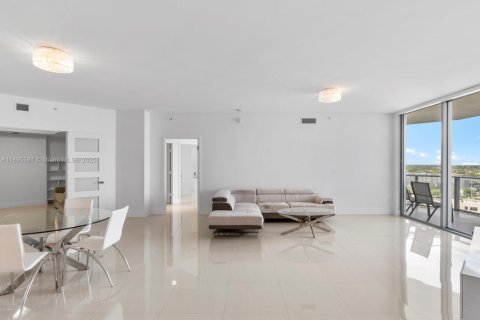Condominio en venta en North Miami Beach, Florida, 2 dormitorios, 167.97 m2 № 2014559 - foto 7