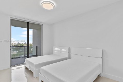 Condominio en venta en North Miami Beach, Florida, 2 dormitorios, 167.97 m2 № 2014559 - foto 30