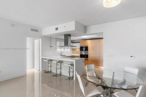 Condominio en venta en North Miami Beach, Florida, 2 dormitorios, 167.97 m2 № 2014559 - foto 15