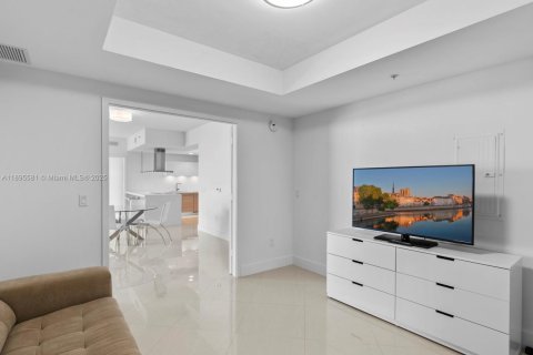 Condominio en venta en North Miami Beach, Florida, 2 dormitorios, 167.97 m2 № 2014559 - foto 13