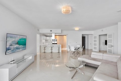 Condominio en venta en North Miami Beach, Florida, 2 dormitorios, 167.97 m2 № 2014559 - foto 3