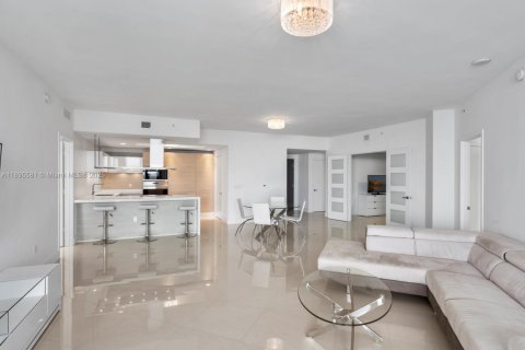 Condominio en venta en North Miami Beach, Florida, 2 dormitorios, 167.97 m2 № 2014559 - foto 8