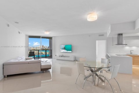 Condominio en venta en North Miami Beach, Florida, 2 dormitorios, 167.97 m2 № 2014559 - foto 4