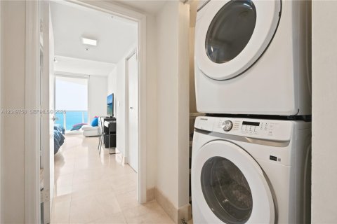 Condominio en venta en Sunny Isles Beach, Florida, 2 dormitorios, 159.33 m2 № 2186383 - foto 11