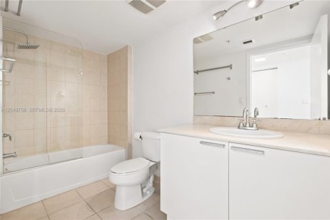 Condominio en venta en Sunny Isles Beach, Florida, 2 dormitorios, 159.33 m2 № 2186383 - foto 15