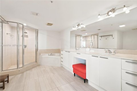 Condominio en venta en Sunny Isles Beach, Florida, 2 dormitorios, 159.33 m2 № 2186383 - foto 9