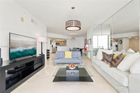 Condominio en venta en Sunny Isles Beach, Florida, 2 dormitorios, 159.33 m2 № 2186383 - foto 3