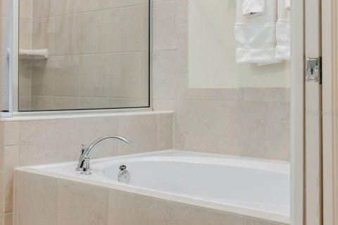 Casa en venta en Clermont, Florida, 7 dormitorios, 304.16 m2 № 1903559 - foto 28