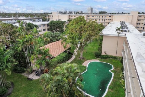 Condominio en venta en Pompano Beach, Florida, 2 dormitorios, 83.61 m2 № 1229192 - foto 1