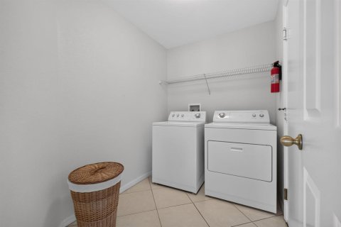 House in Port St. Lucie, Florida 3 bedrooms, 181.16 sq.m. № 2392923 - photo 30