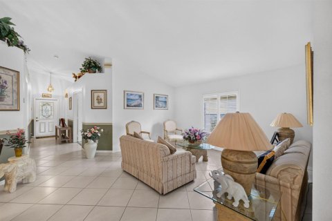 House in Port St. Lucie, Florida 3 bedrooms, 181.16 sq.m. № 2392923 - photo 7