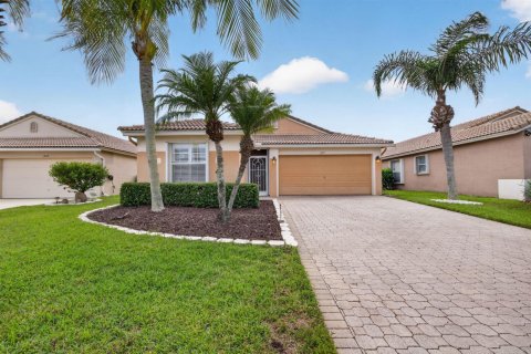 House in Port St. Lucie, Florida 3 bedrooms, 181.16 sq.m. № 2392923 - photo 2