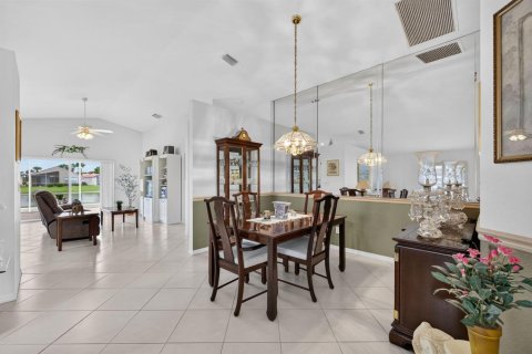 House in Port St. Lucie, Florida 3 bedrooms, 181.16 sq.m. № 2392923 - photo 9