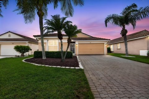 House in Port St. Lucie, Florida 3 bedrooms, 181.16 sq.m. № 2392923