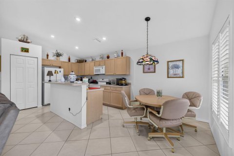 House in Port St. Lucie, Florida 3 bedrooms, 181.16 sq.m. № 2392923 - photo 14