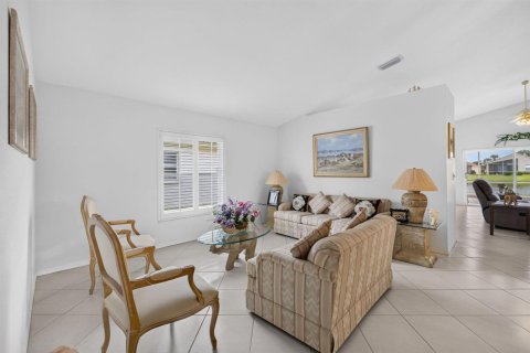 House in Port St. Lucie, Florida 3 bedrooms, 181.16 sq.m. № 2392923 - photo 5