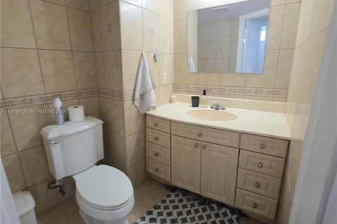 Condo in North Miami Beach, Florida, 1 bedroom  № 2031899 - photo 5