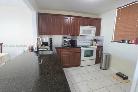 Condo in North Miami Beach, Florida, 1 bedroom  № 2031899 - photo 6