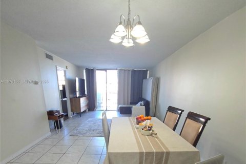 Condo in North Miami Beach, Florida, 1 bedroom  № 2031899 - photo 4