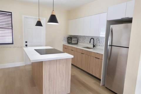 Villa ou maison à louer à Miami, Floride: 2 chambres, 161.65 m2 № 2421446 - photo 6