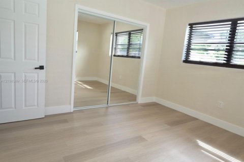 Villa ou maison à louer à Miami, Floride: 2 chambres, 161.65 m2 № 2421446 - photo 11