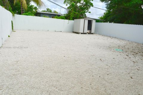 Villa ou maison à louer à Miami, Floride: 2 chambres, 161.65 m2 № 2421446 - photo 2