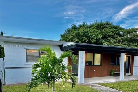 Villa ou maison à Miami, Floride 2 chambres, 161.65 m2 № 2421446