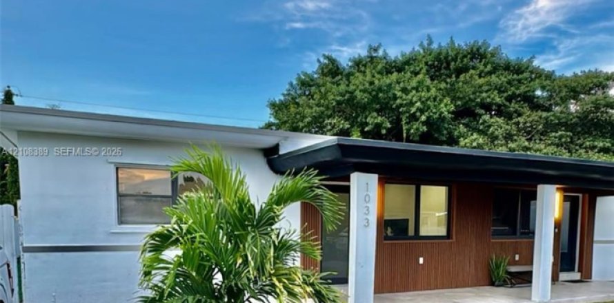 Villa ou maison à Miami, Floride 2 chambres, 161.65 m2 № 2421446