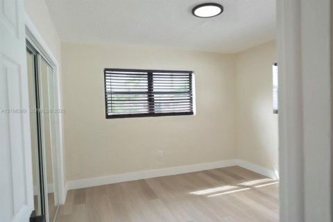 Villa ou maison à louer à Miami, Floride: 2 chambres, 161.65 m2 № 2421446 - photo 9