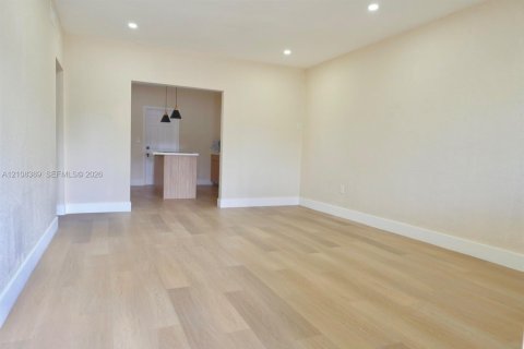 Villa ou maison à louer à Miami, Floride: 2 chambres, 161.65 m2 № 2421446 - photo 7