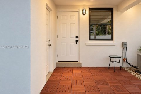 Villa ou maison à louer à Miami, Floride: 2 chambres, 161.65 m2 № 2421446 - photo 13
