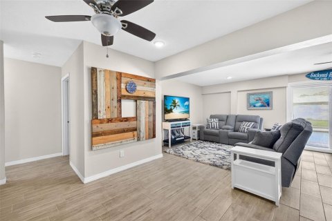 Casa en venta en Cape Coral, Florida, 3 dormitorios, 135.27 m2 № 2418333 - foto 9
