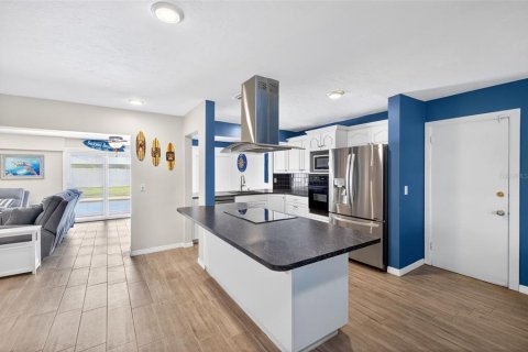 Casa en venta en Cape Coral, Florida, 3 dormitorios, 135.27 m2 № 2418333 - foto 2