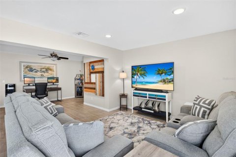 Casa en venta en Cape Coral, Florida, 3 dormitorios, 135.27 m2 № 2418333 - foto 8