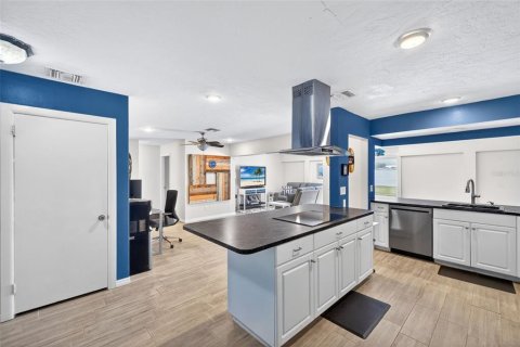 Casa en venta en Cape Coral, Florida, 3 dormitorios, 135.27 m2 № 2418333 - foto 3