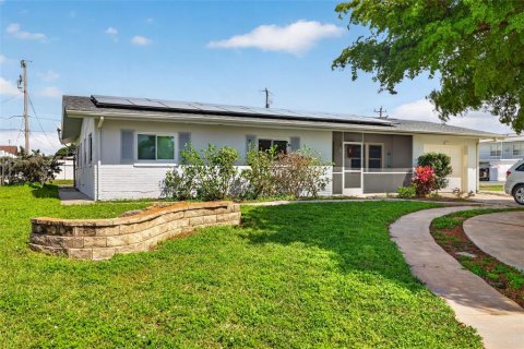 Casa en Cape Coral, Florida 3 dormitorios, 135.27 m2 № 2418333