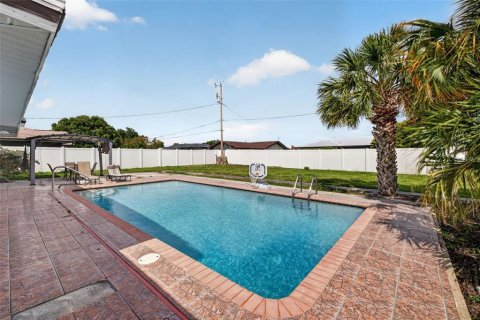 Casa en venta en Cape Coral, Florida, 3 dormitorios, 135.27 m2 № 2418333 - foto 18