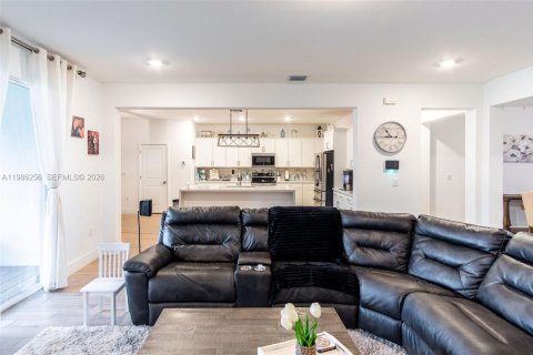 Casa en venta en Homestead, Florida, 4 dormitorios, 286.6 m2 № 2047896 - foto 12