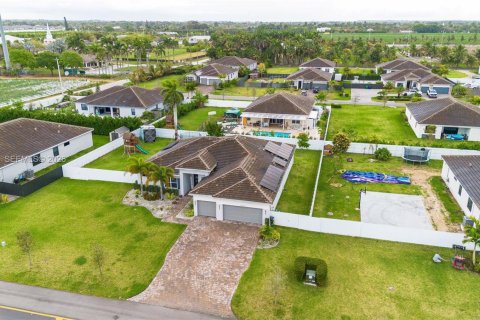 Casa en venta en Homestead, Florida, 4 dormitorios, 286.6 m2 № 2047896 - foto 5