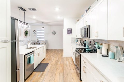 Casa en venta en Homestead, Florida, 4 dormitorios, 286.6 m2 № 2047896 - foto 23