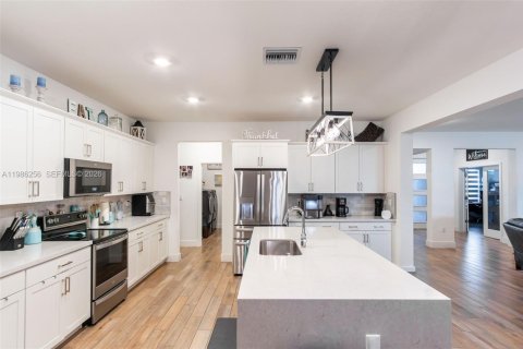 Casa en venta en Homestead, Florida, 4 dormitorios, 286.6 m2 № 2047896 - foto 18