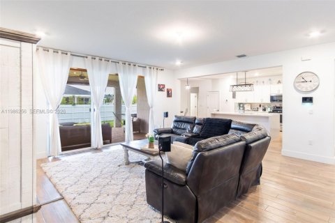 Casa en venta en Homestead, Florida, 4 dormitorios, 286.6 m2 № 2047896 - foto 13