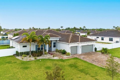 Casa en venta en Homestead, Florida, 4 dormitorios, 286.6 m2 № 2047896 - foto 4