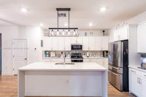 Casa en venta en Homestead, Florida, 4 dormitorios, 286.6 m2 № 2047896 - foto 16