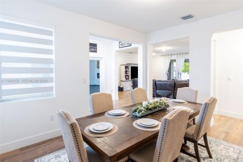 Casa en venta en Homestead, Florida, 4 dormitorios, 286.6 m2 № 2047896 - foto 27