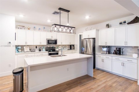 Casa en venta en Homestead, Florida, 4 dormitorios, 286.6 m2 № 2047896 - foto 15