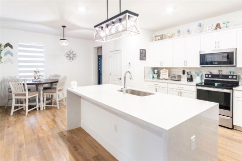 Casa en venta en Homestead, Florida, 4 dormitorios, 286.6 m2 № 2047896 - foto 19